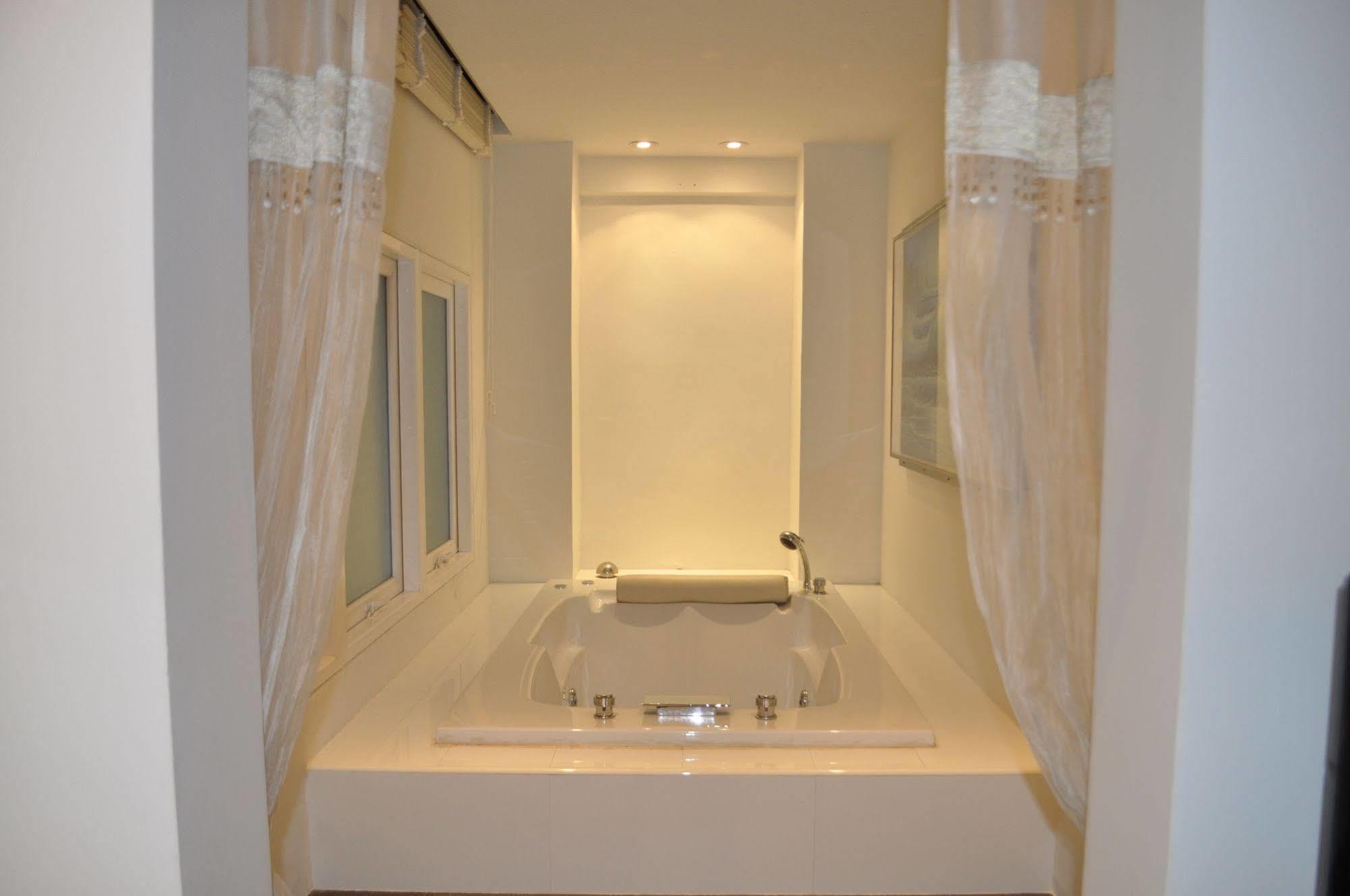 Saladee Gallery Residence Phuket ภายนอก รูปภาพ